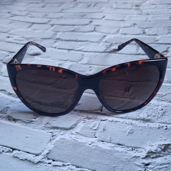 NWOT Designer Guess Polarized Sunglasses w/ Hard Case - Picture 2 of 9